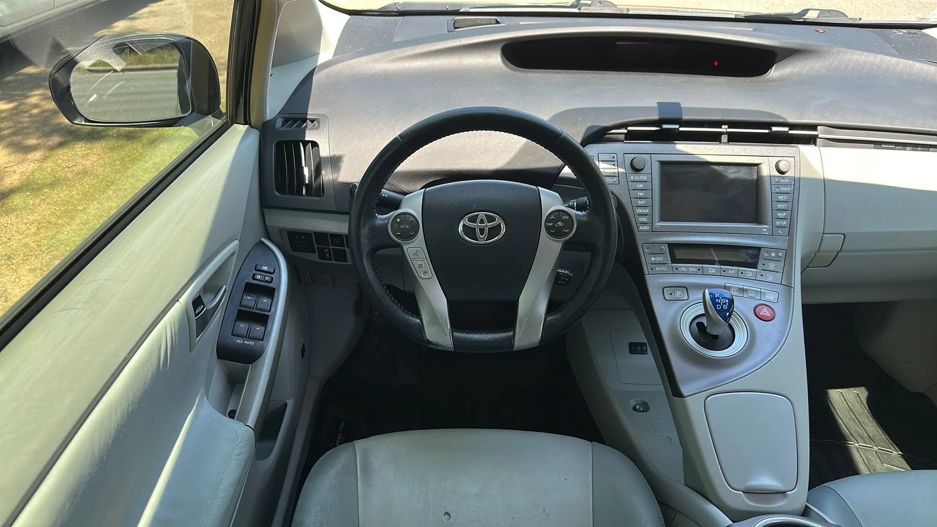 Used 2014 Toyota Prius Four w/ Solar Roof Package FWD image 27