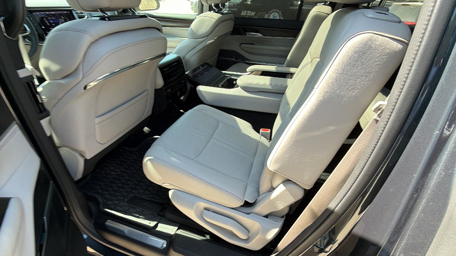 Certified 2025 Jeep Grand Wagoneer 4WD image 25