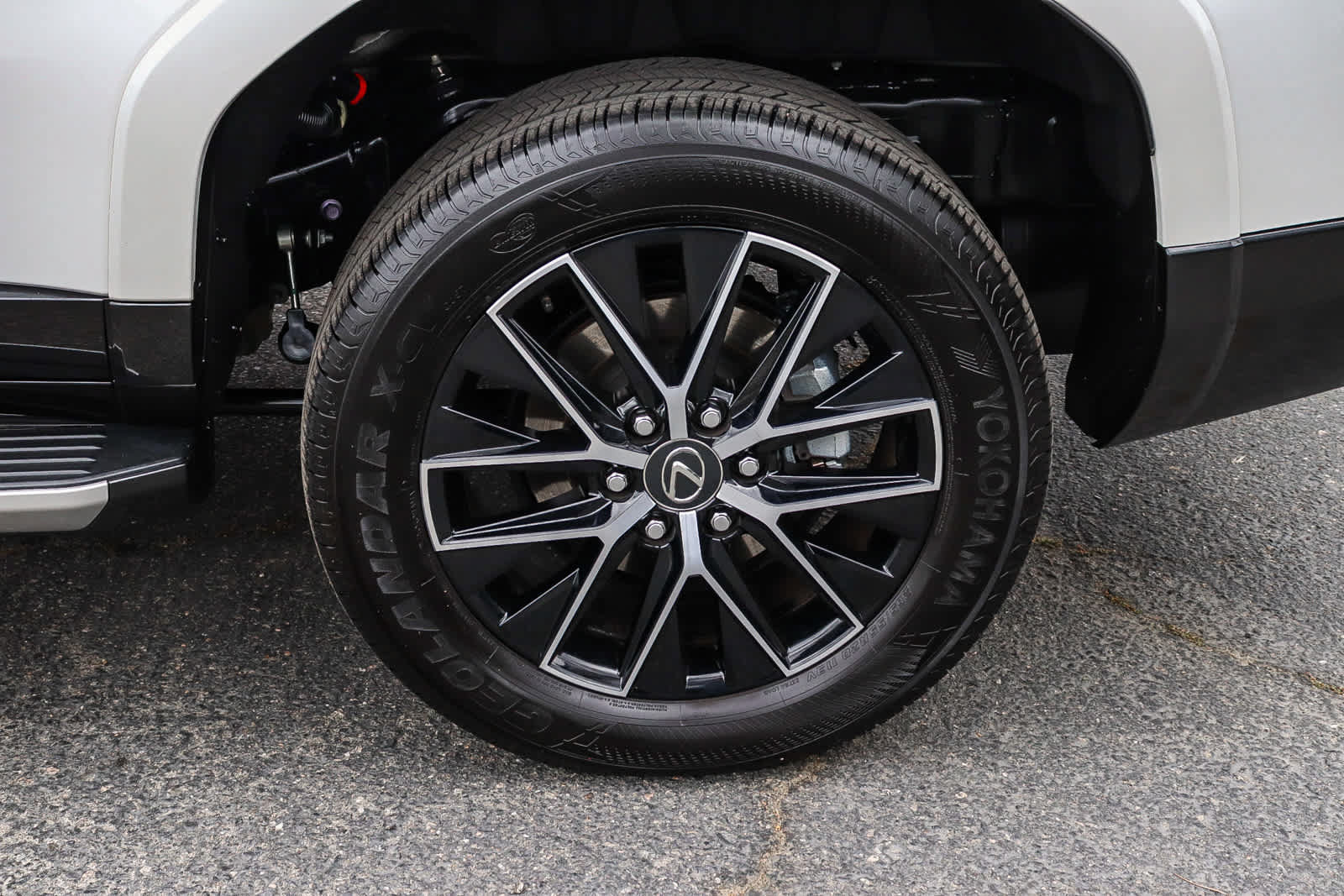 Used 2025 Lexus GX 550 AWD/4WD image 13