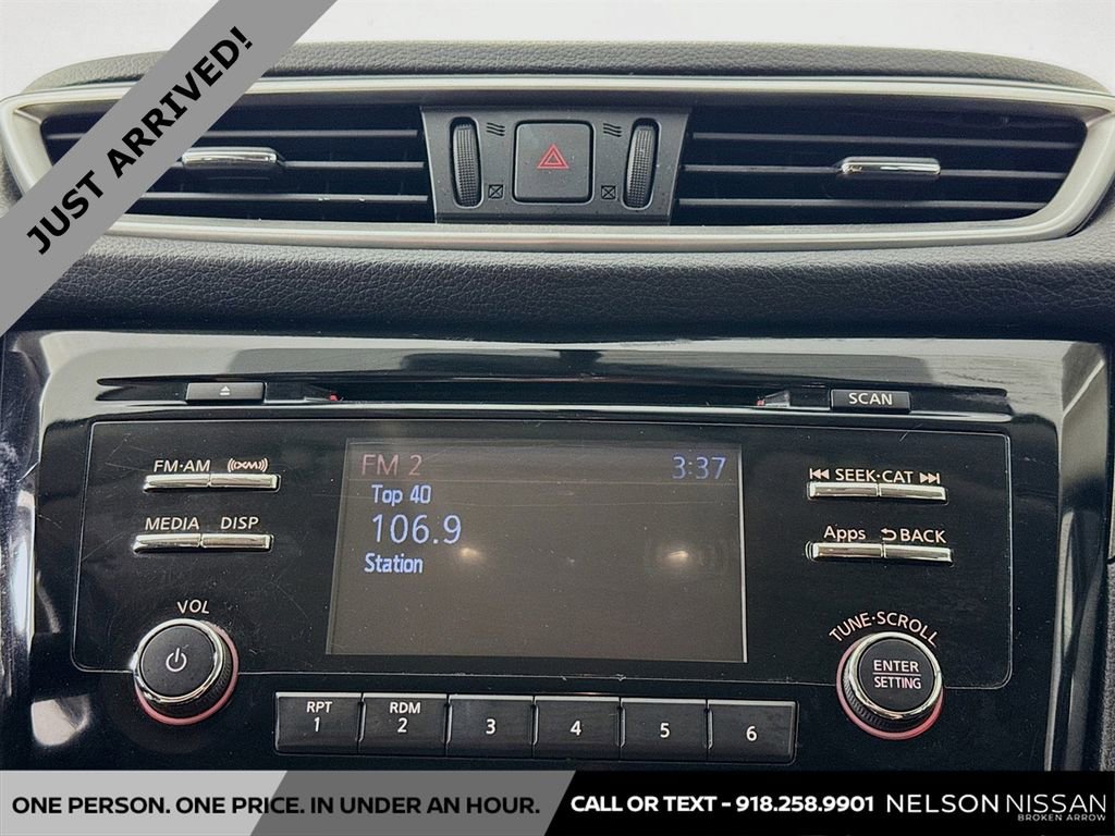 Used 2015 Nissan Rogue SV FWD image 14