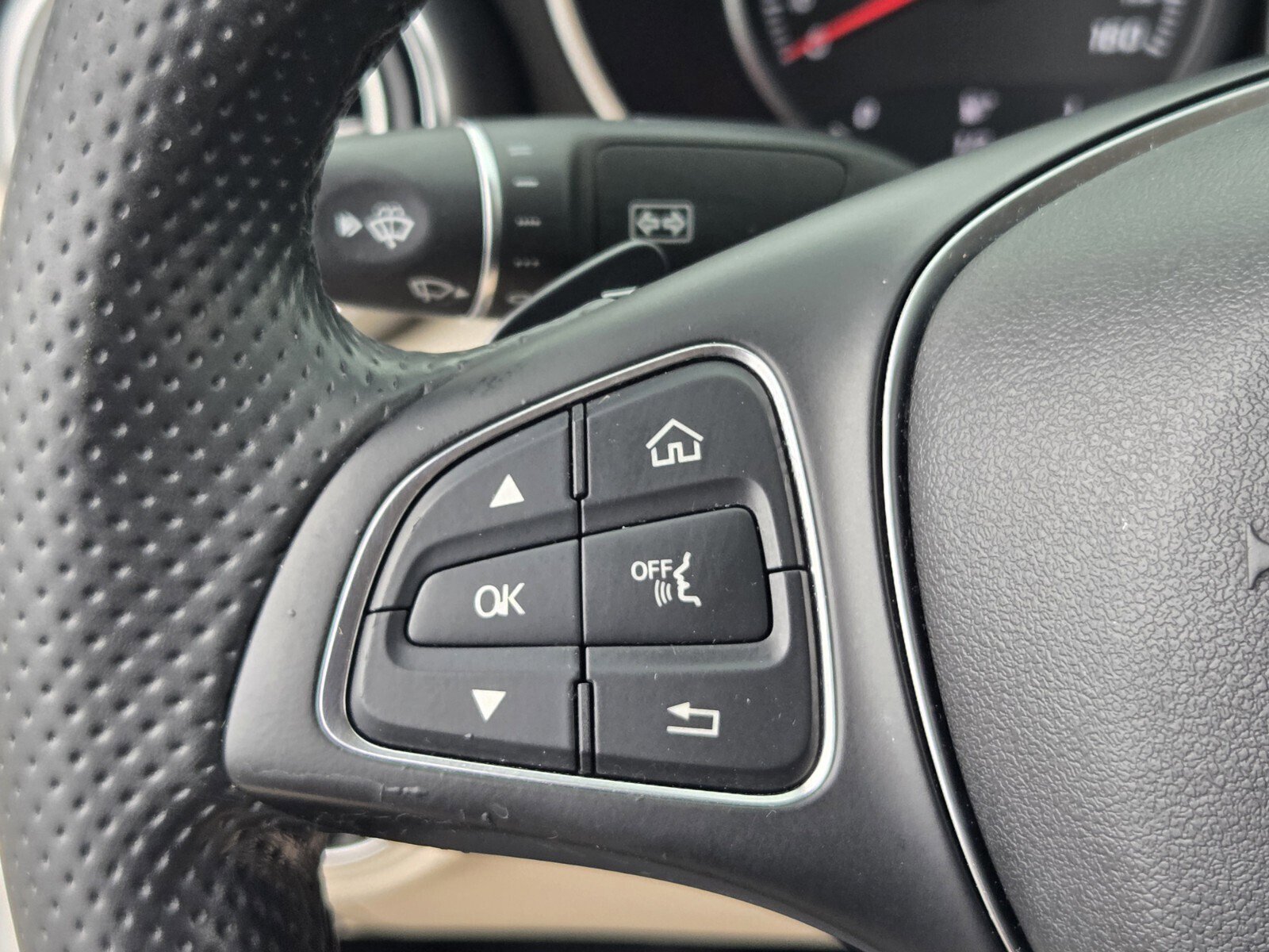 Used 2015 Mercedes-Benz C 300 4MATIC Sedan image 24