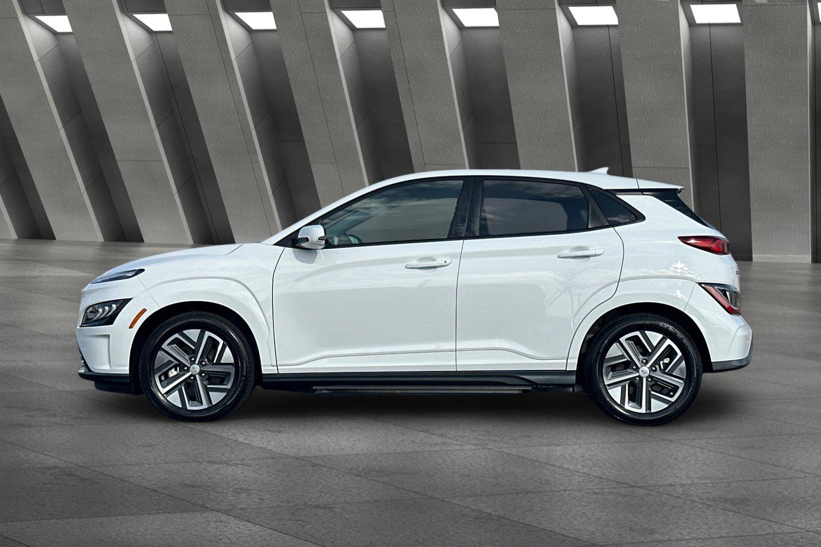 Used 2023 Hyundai Kona Limited w/ Cargo Package image 7