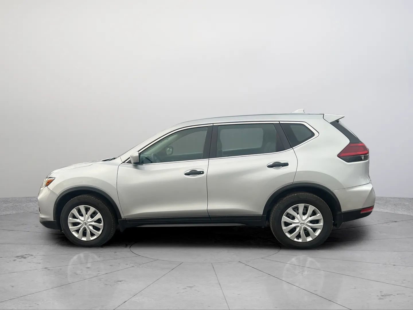 Used 2020 Nissan Rogue S FWD image 16