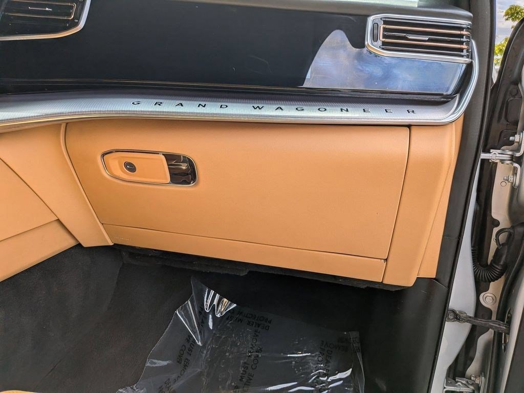 Used 2022 Jeep Grand Wagoneer Series III AWD/4WD image 31