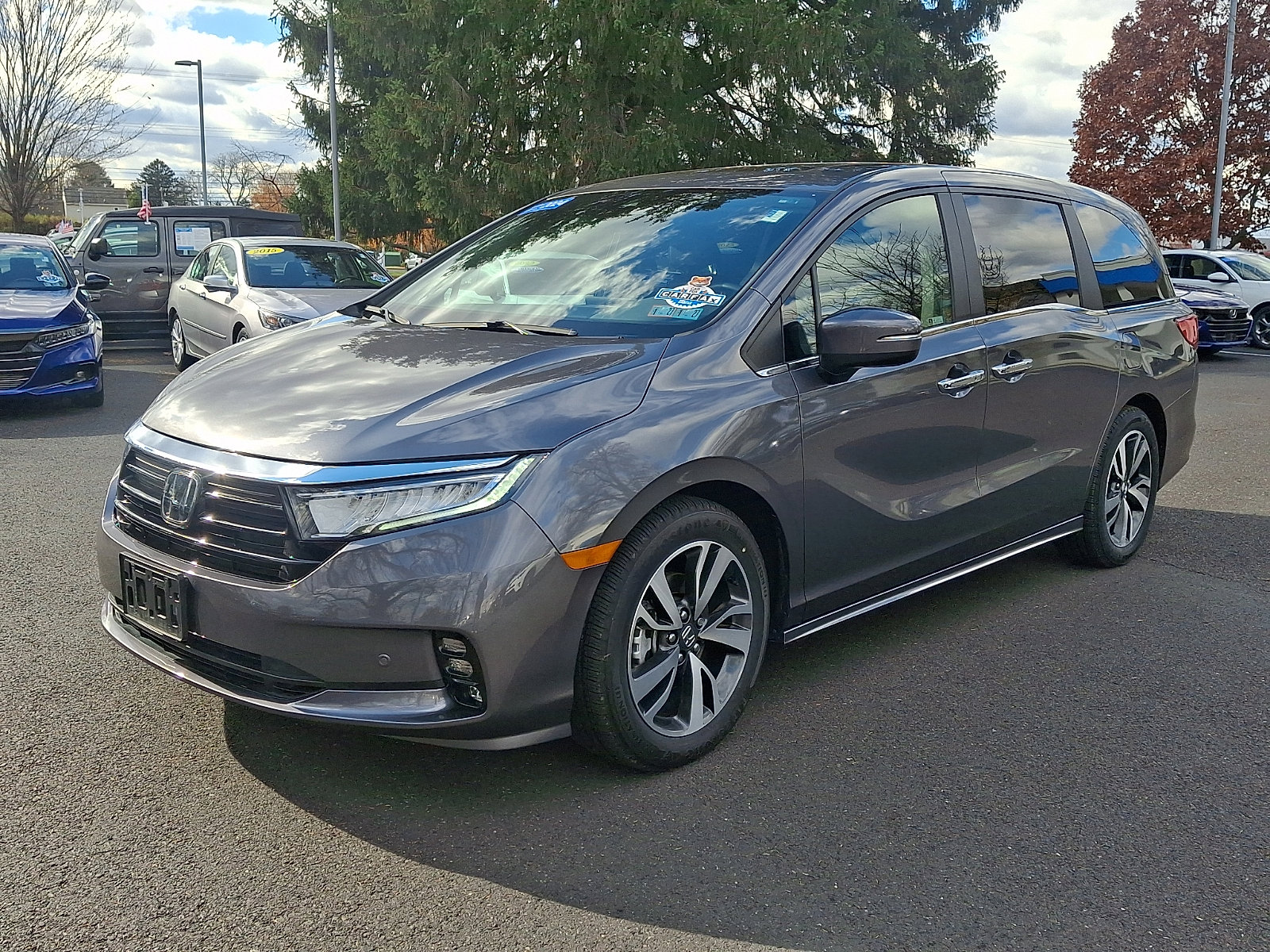 Certified 2024 Honda Odyssey Touring image 3