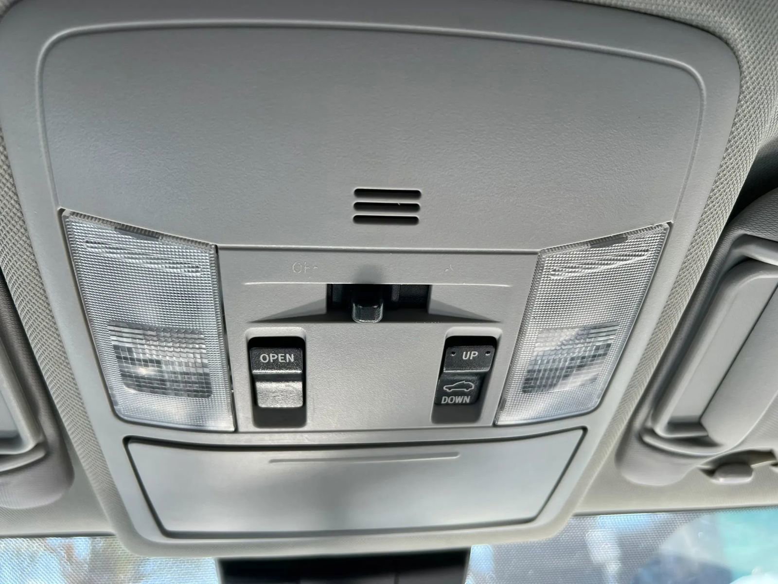 Used 2018 Toyota RAV4 XLE FWD image 21