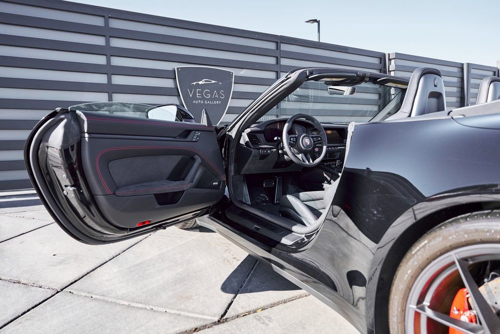 Used 2026 Porsche 911 Carrera GTS w/ Premium Package RWD image 26