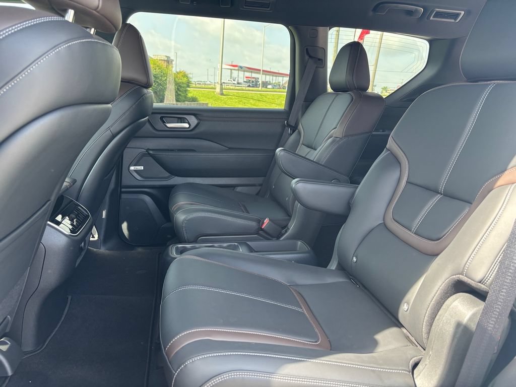 New 2025 Nissan Armada SL w/ Captain's Chari Seat Package AWD/4WD image 16