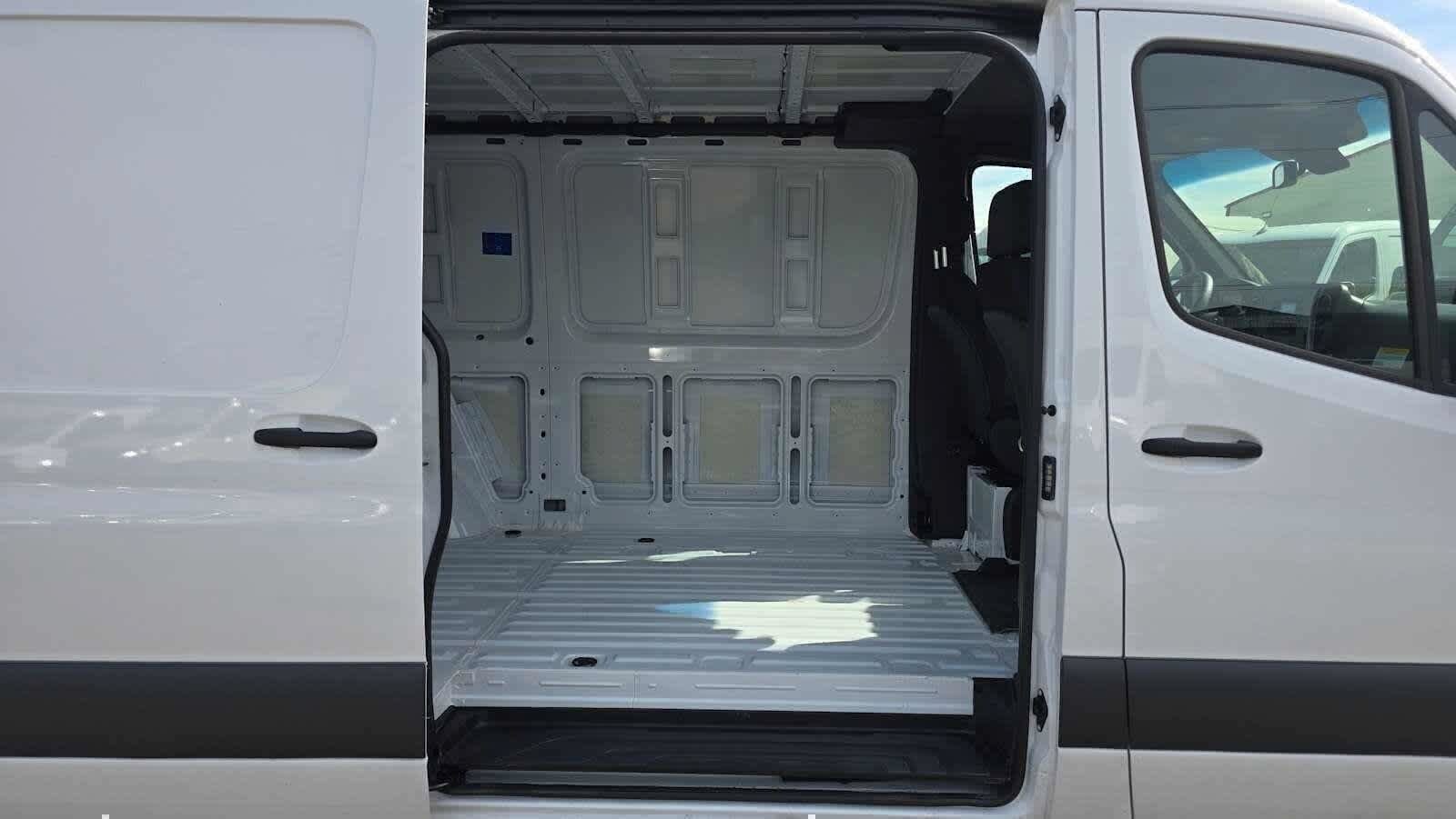 Used 2025 Mercedes-Benz Sprinter 2500 image 12