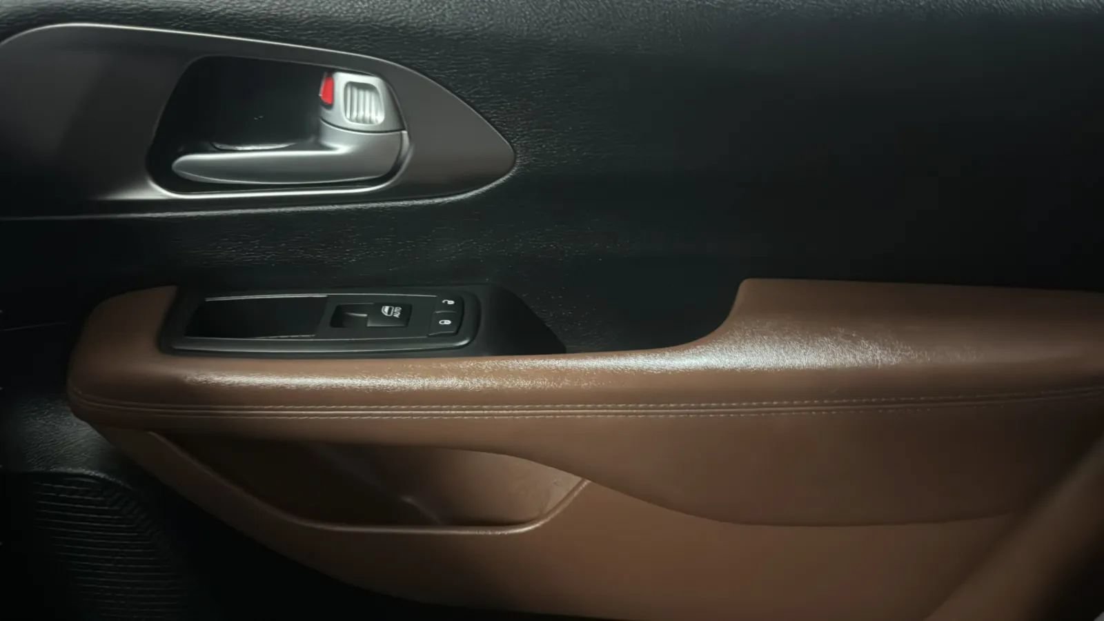 Used 2017 Chrysler Pacifica Limited FWD image 17