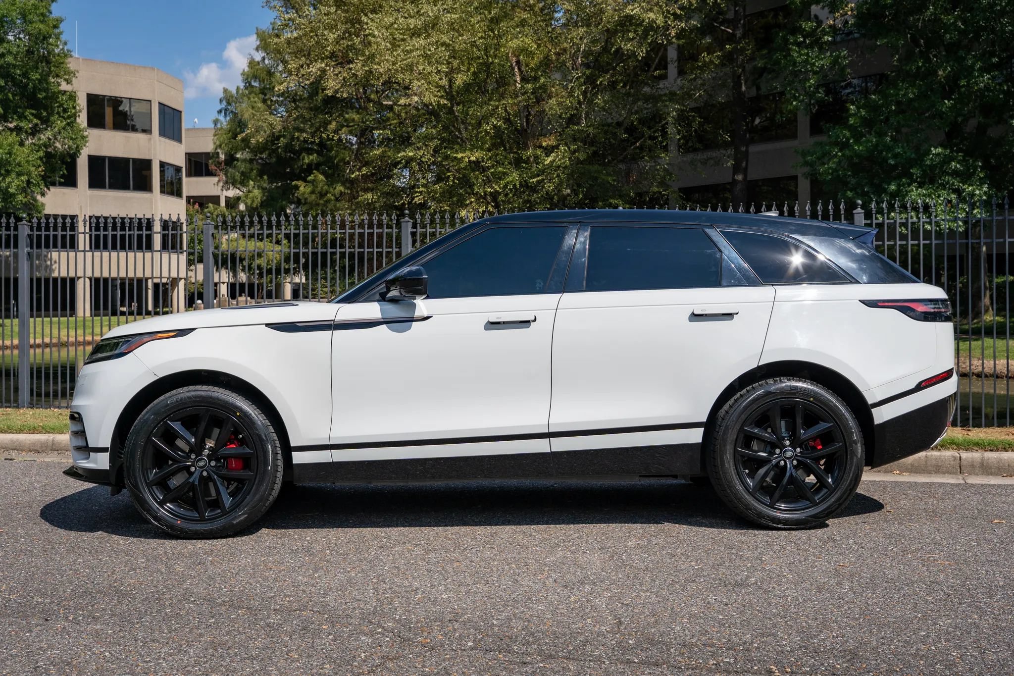 Used 2024 Land Rover Range Rover Velar Dynamic SE AWD/4WD image 9