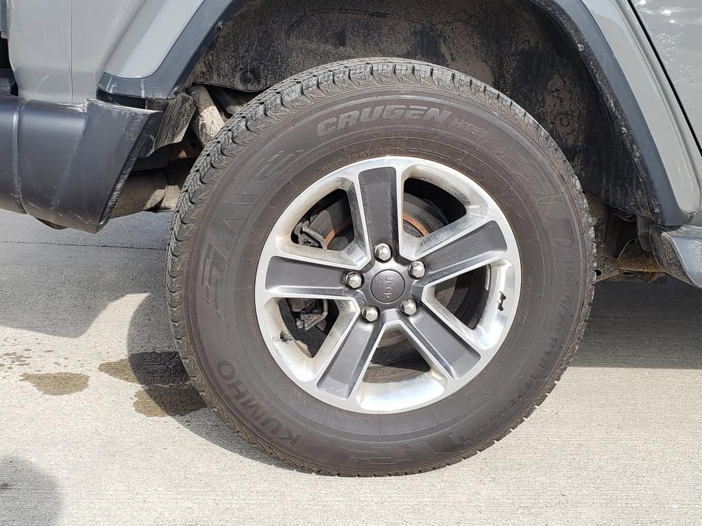 Used 2018 Jeep Wrangler Unlimited Sahara w/ Cold Weather Group image 44