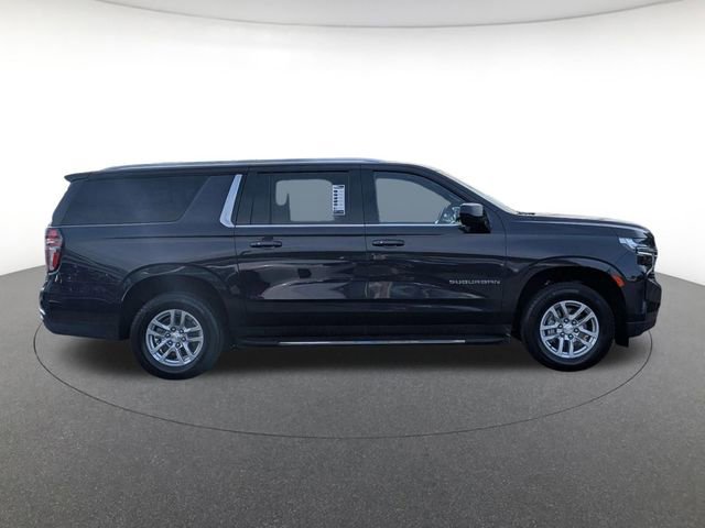 Used 2024 Chevrolet Suburban LT RWD image 2