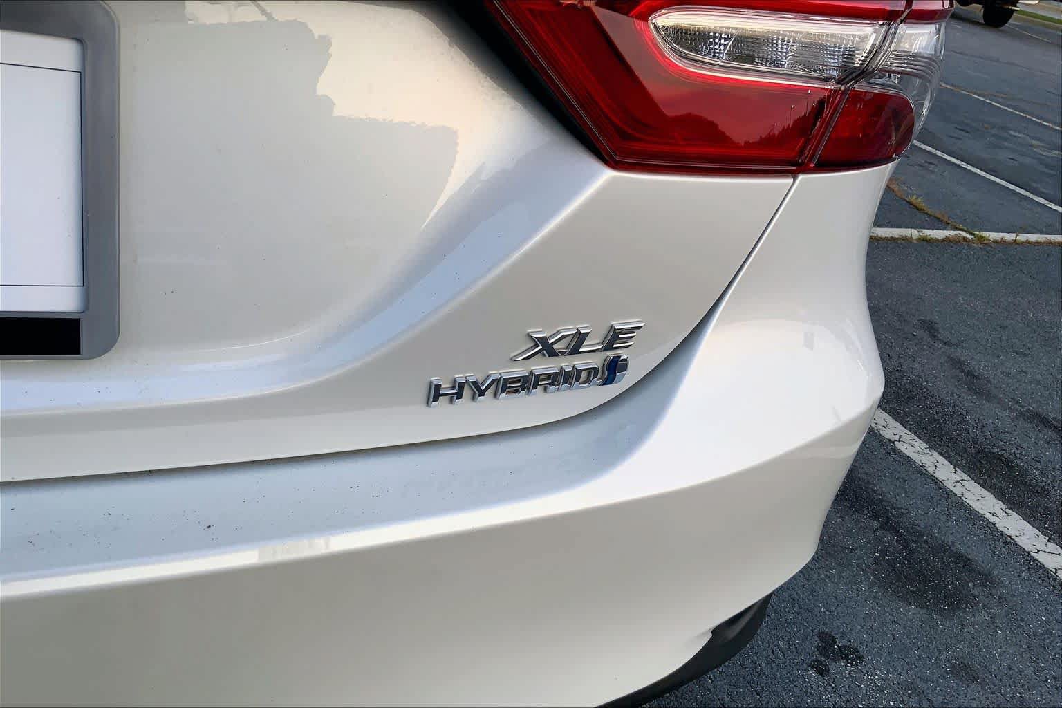 Used 2020 Toyota Camry XLE w/ Sunroof Package FWD image 10
