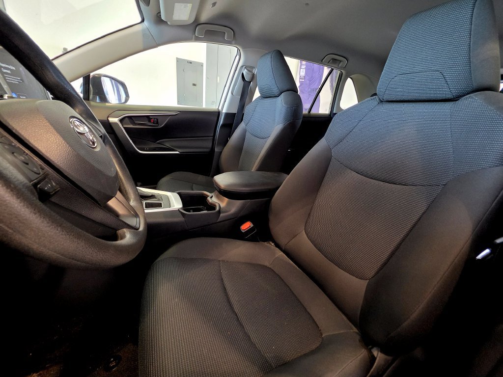 Used 2025 Toyota RAV4 LE AWD/4WD image 11
