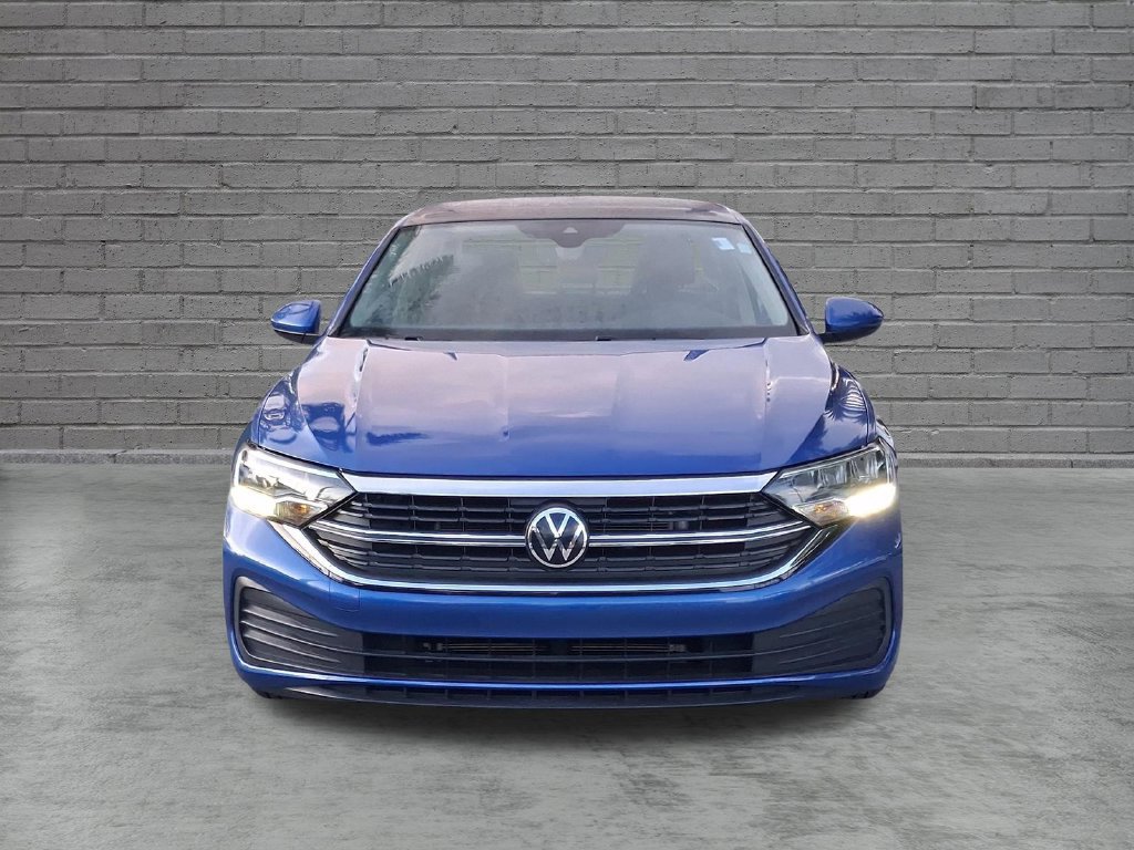 Used 2024 Volkswagen Jetta SE w/ Panoramic Sunroof Package FWD image 2