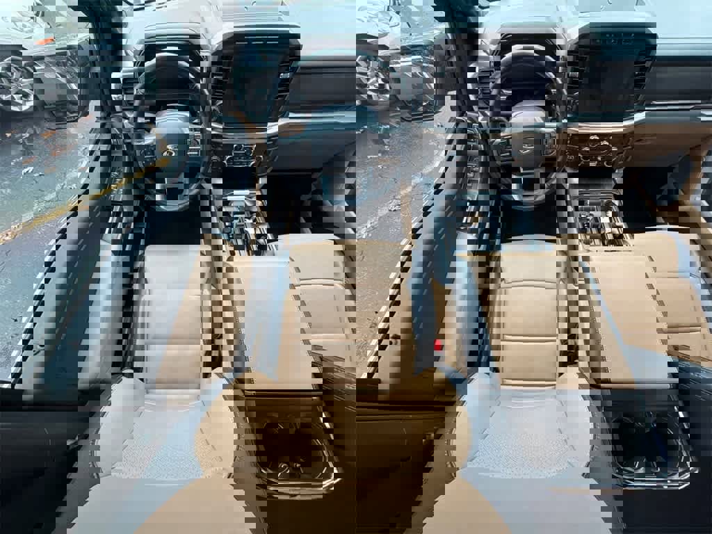 Used 2023 Ford F150 Lariat w/ Trailer Tow Package image 19