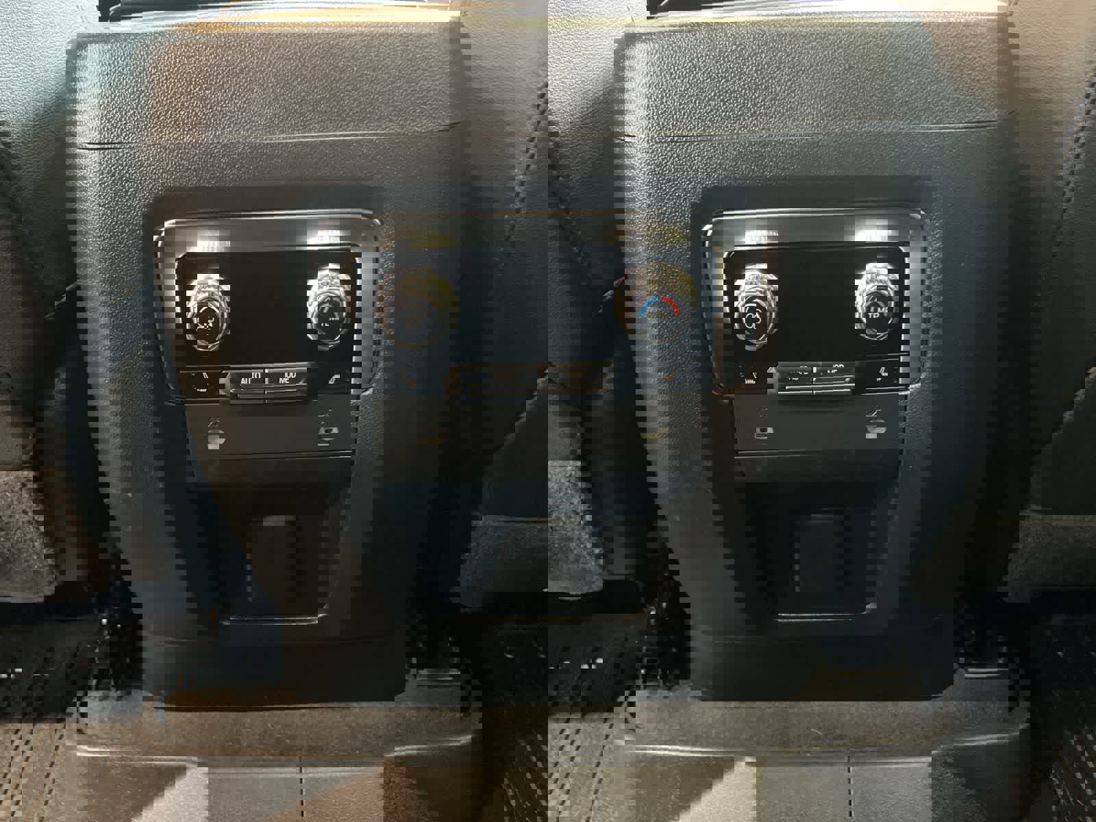 Used 2021 GMC Yukon SLT w/ SLT Premium Package image 25