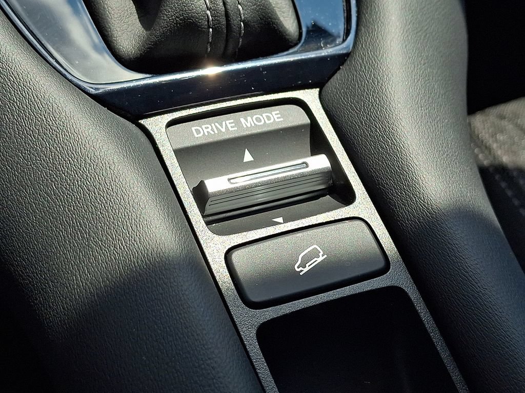 Used 2025 Honda HR-V LX image 23