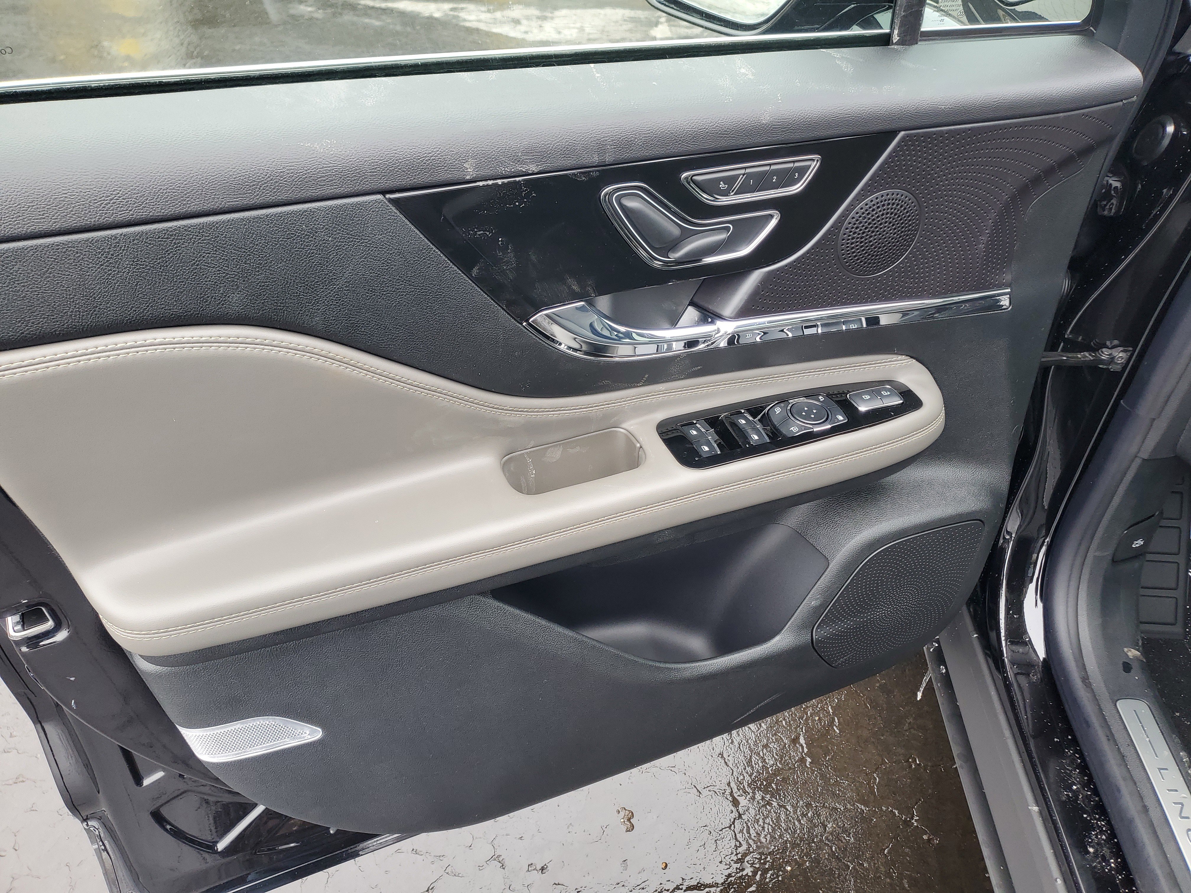 New 2026 Lincoln Corsair Premiere image 8