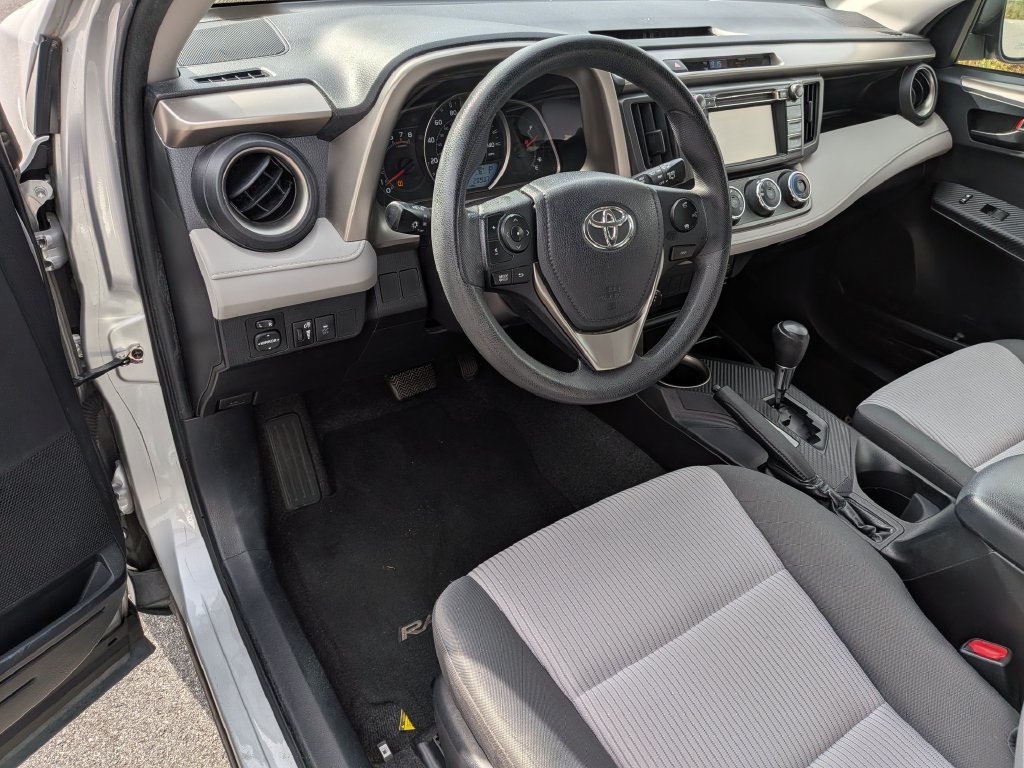 Used 2015 Toyota RAV4 LE FWD image 11