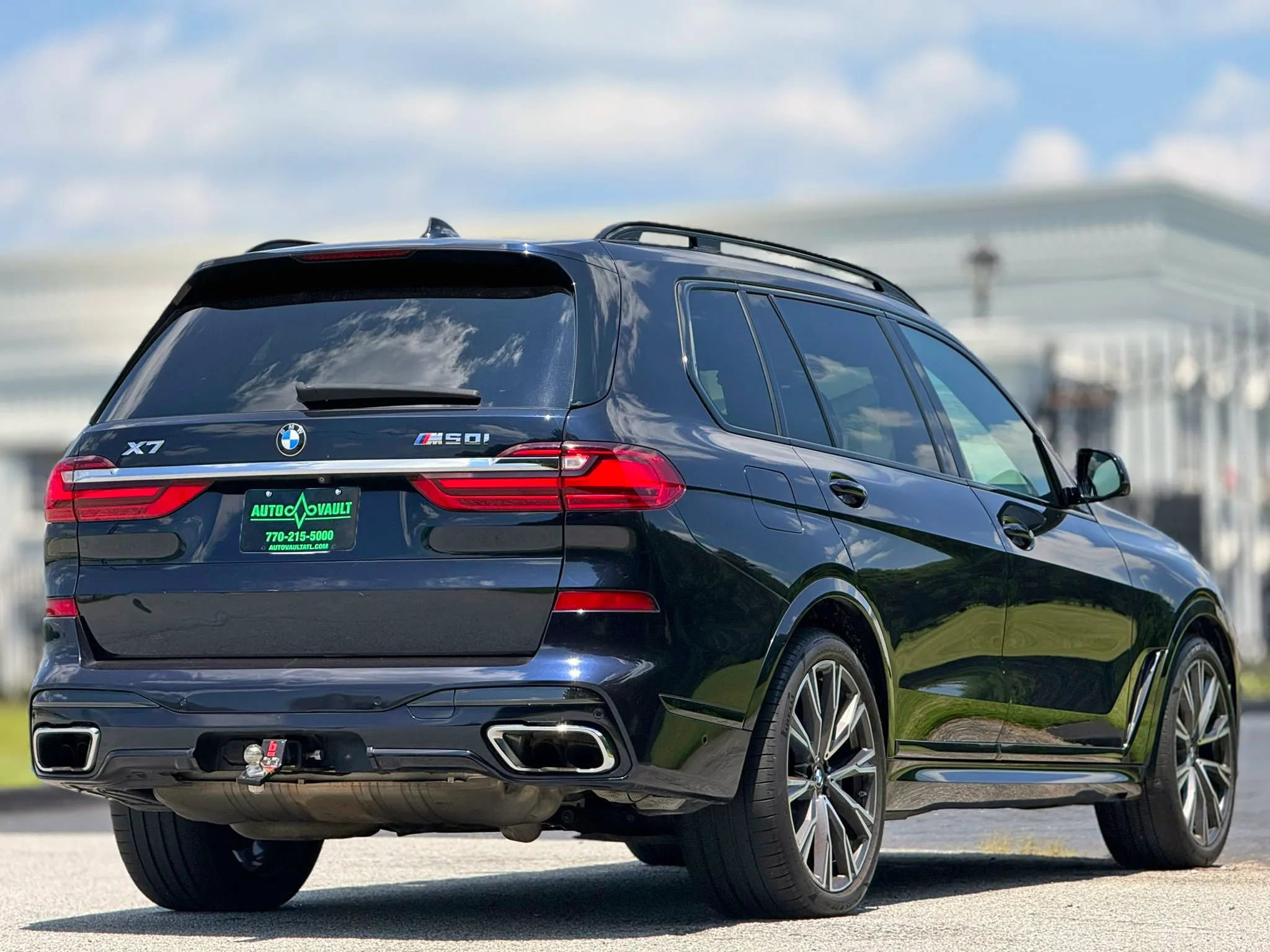 Used 2019 BMW X7 xDrive50i w/ M Sport Package AWD/4WD image 11