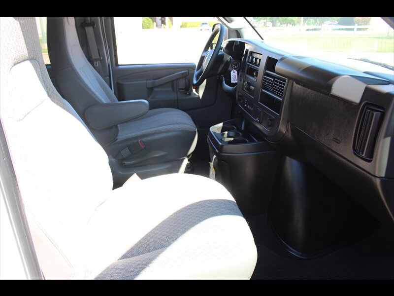 Used 2025 Chevrolet Express 3500 LS RWD image 19