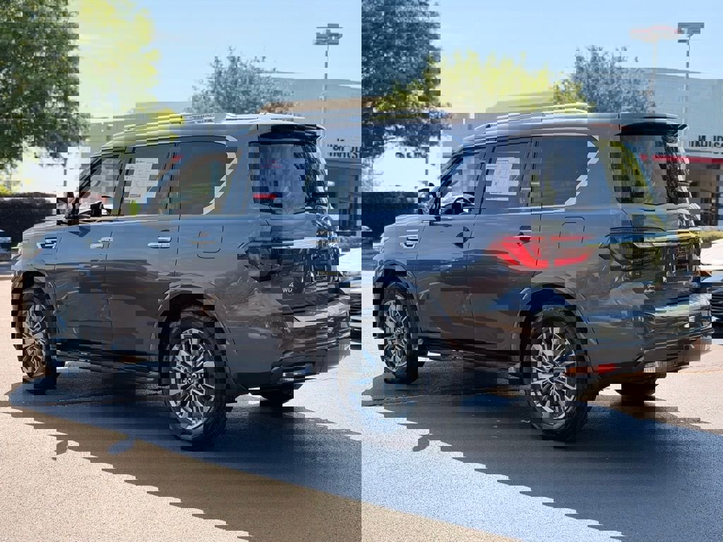 Used 2024 INFINITI QX80 Luxe image 13