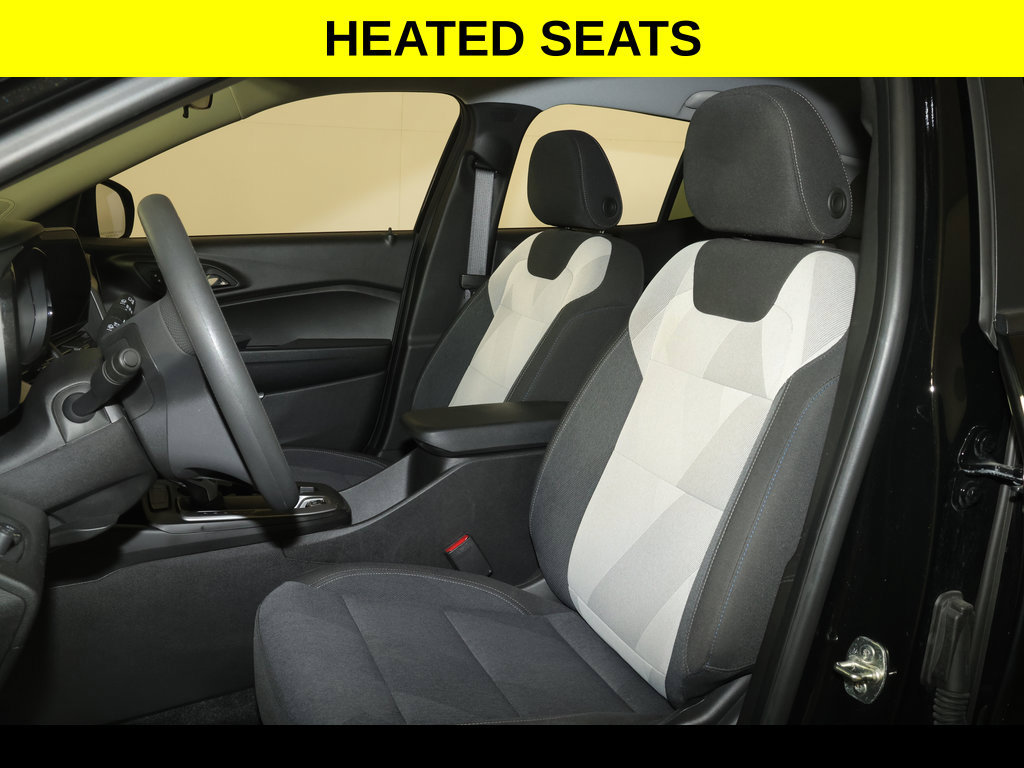 Used 2024 Chevrolet Trax LS w/ LS Convenience Package FWD image 3