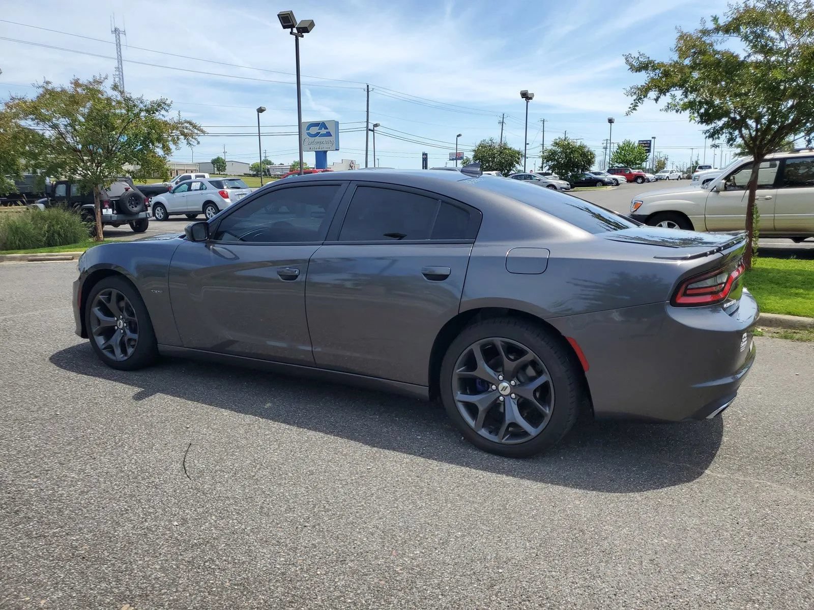 Used 2018 Dodge Charger R/T w/ Navigation & Travel Group RWD image 3