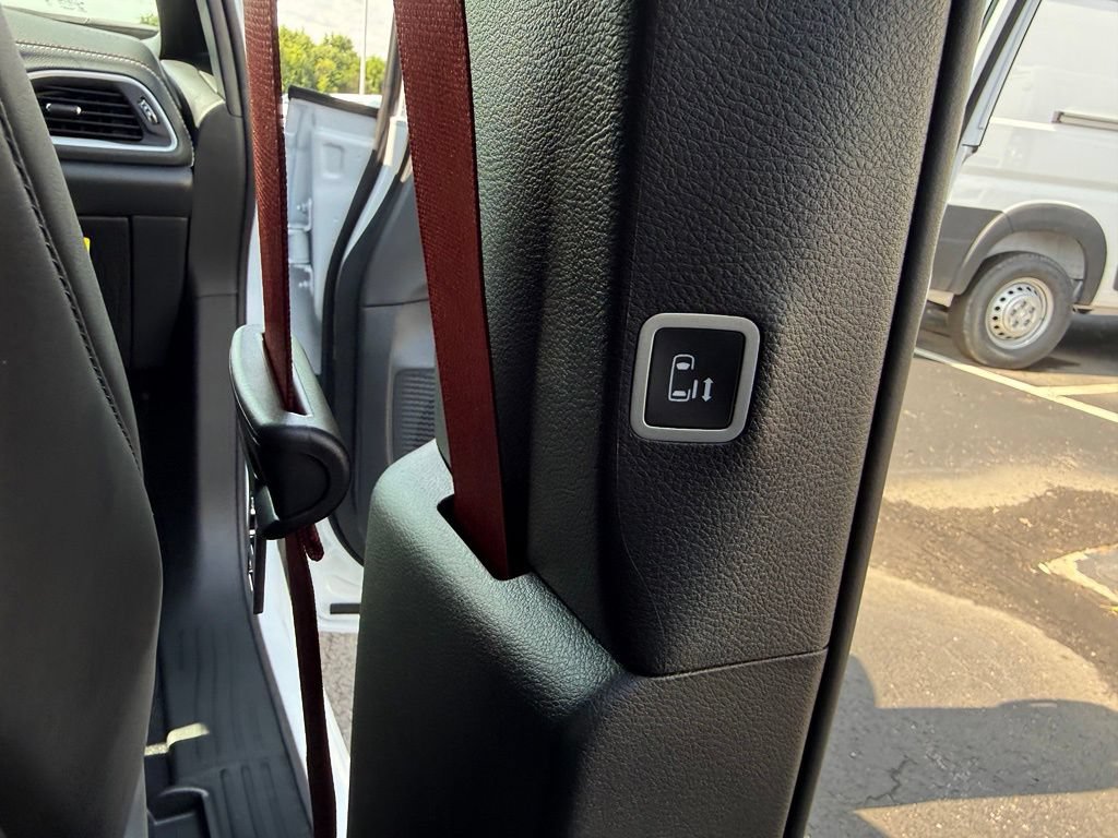 New 2027 Chrysler Pacifica Select FWD image 58