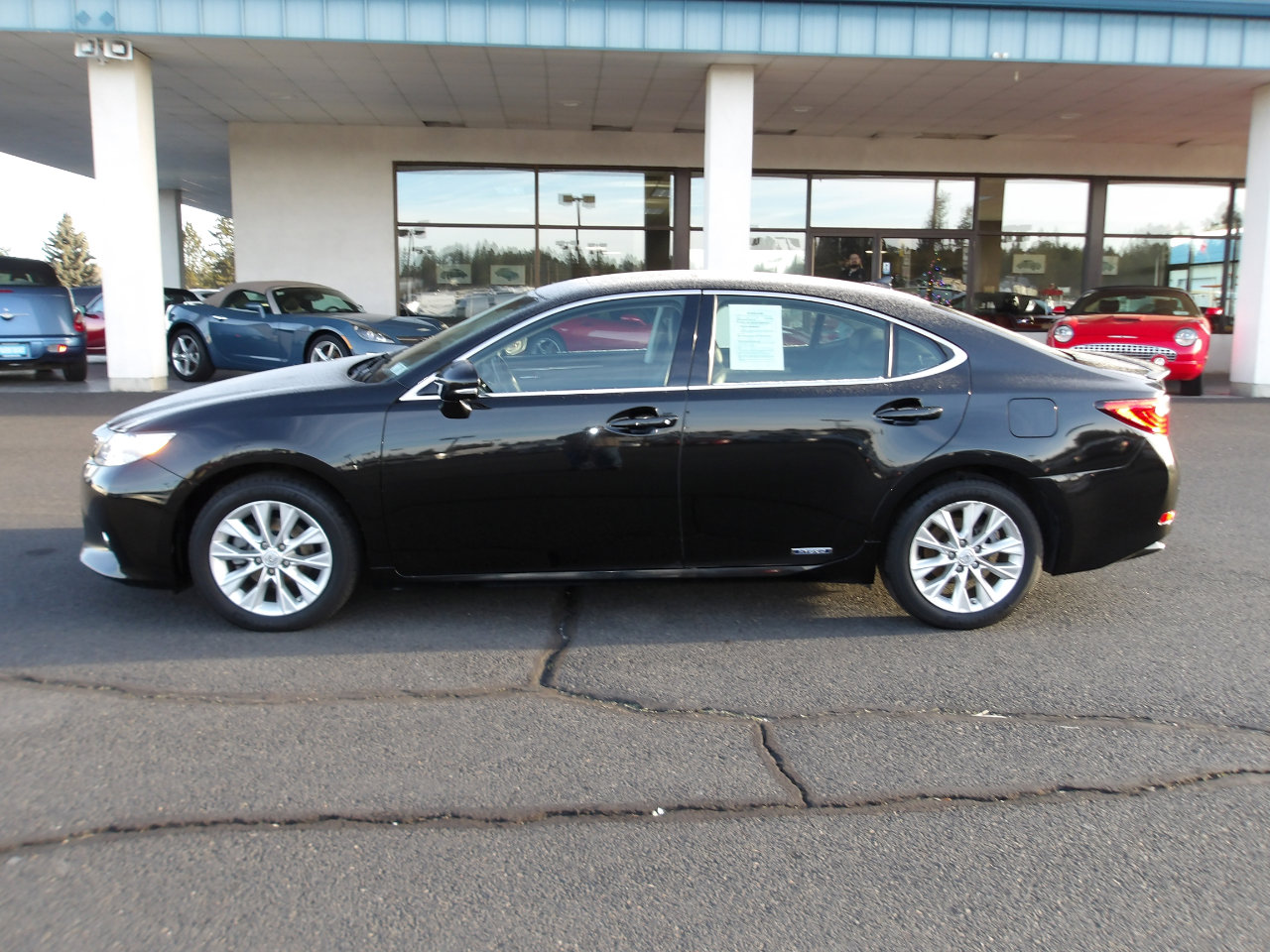 Used 2013 Lexus ES 300h FWD image 2