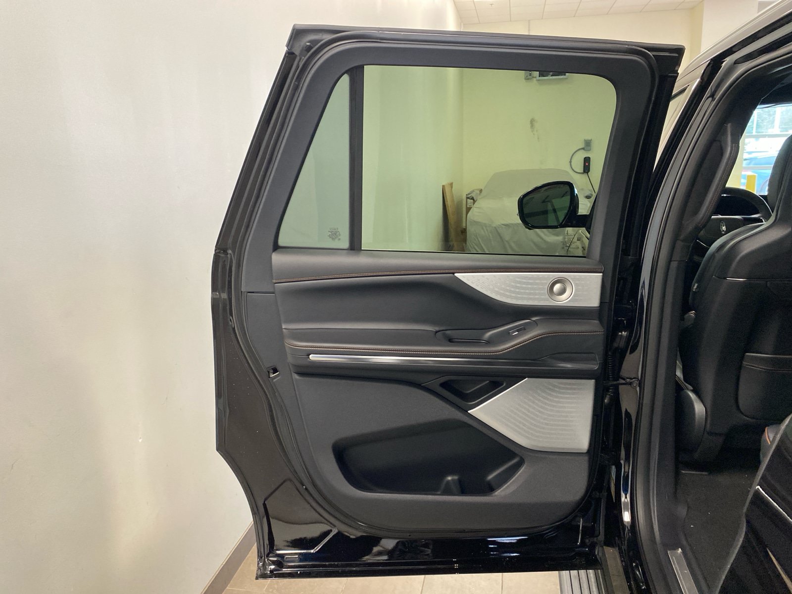 New 2026 Lincoln Navigator L Black Label AWD/4WD image 11