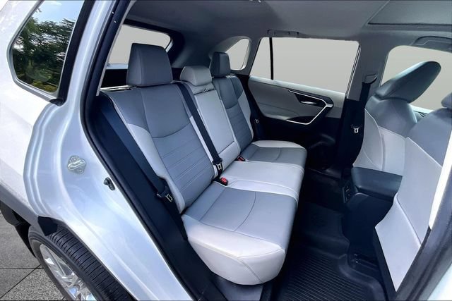 Used 2021 Toyota RAV4 XLE Premium AWD/4WD image 28
