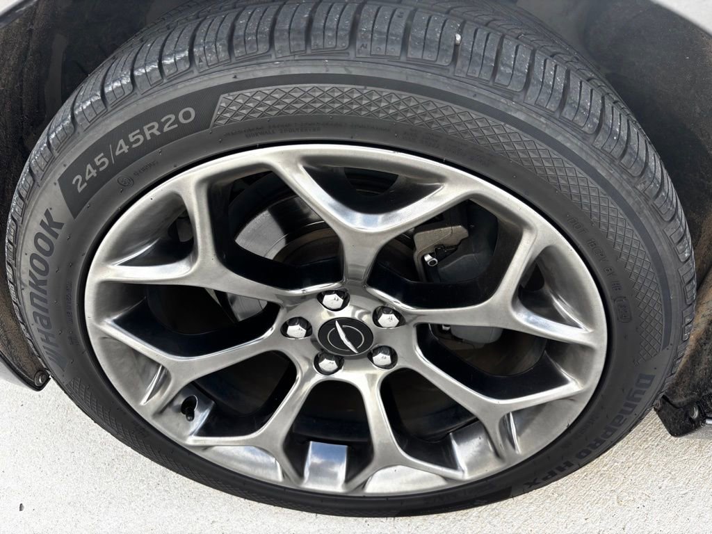 Used 2015 Chrysler 300 S image 24