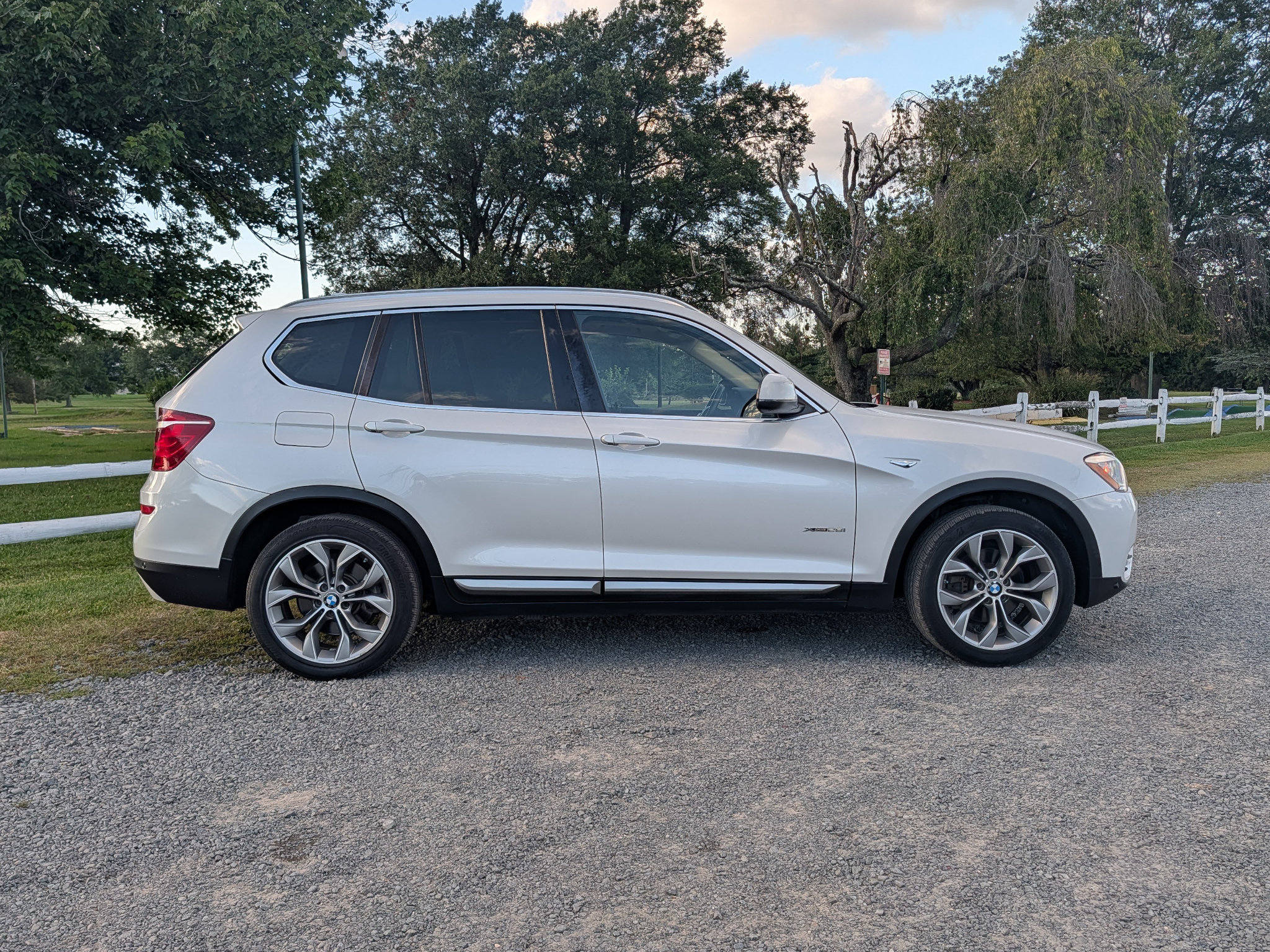 Used 2016 BMW X3 xDrive28i AWD/4WD image 4