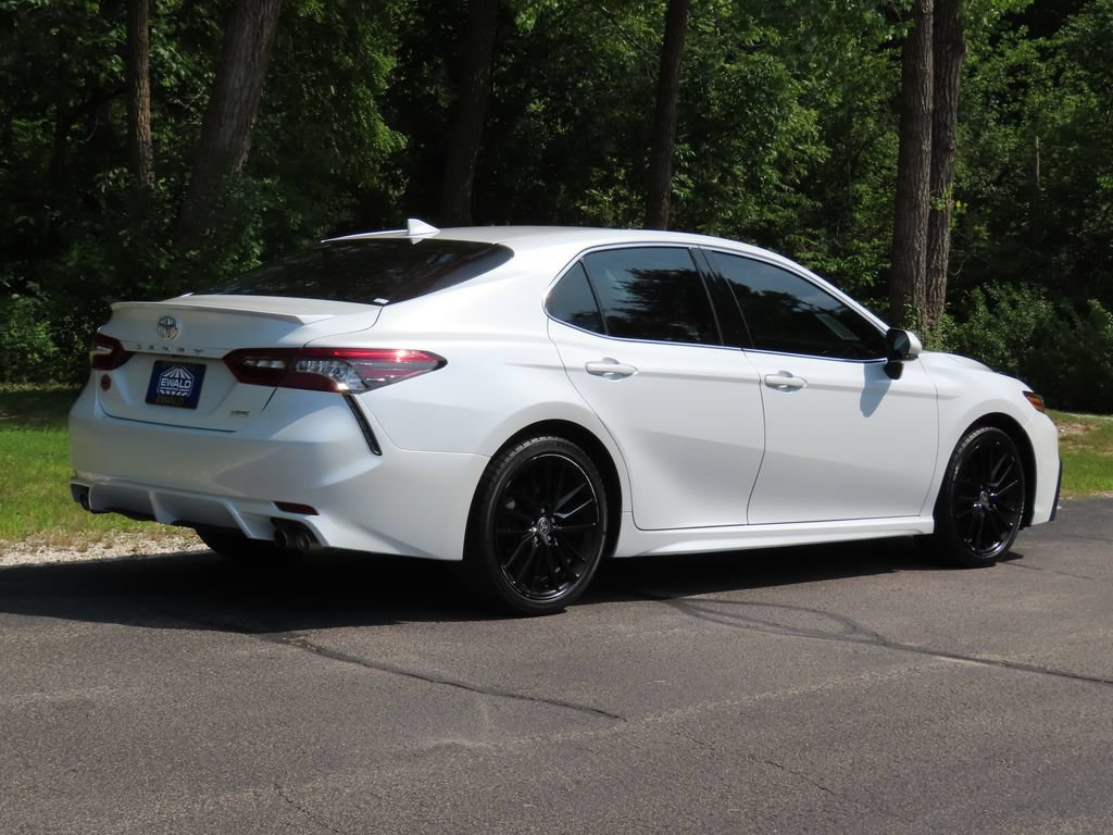 Used 2021 Toyota Camry XSE FWD image 3