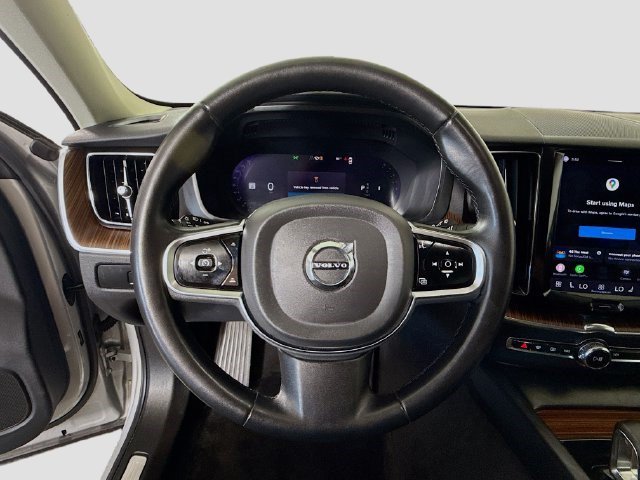 Used 2023 Volvo XC60 B5 Plus FWD image 12