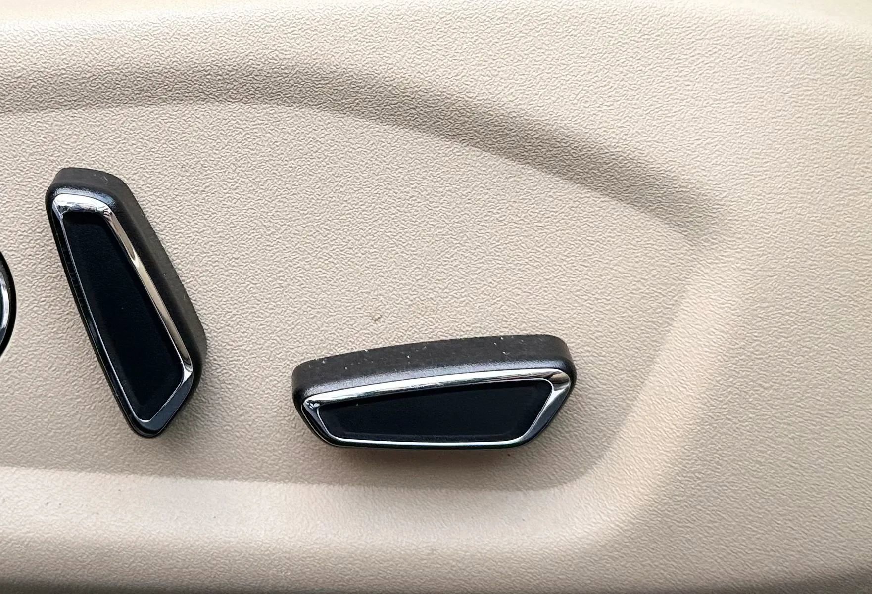 Used 2016 Ford Explorer XLT w/ Equipment Group 202A image 43