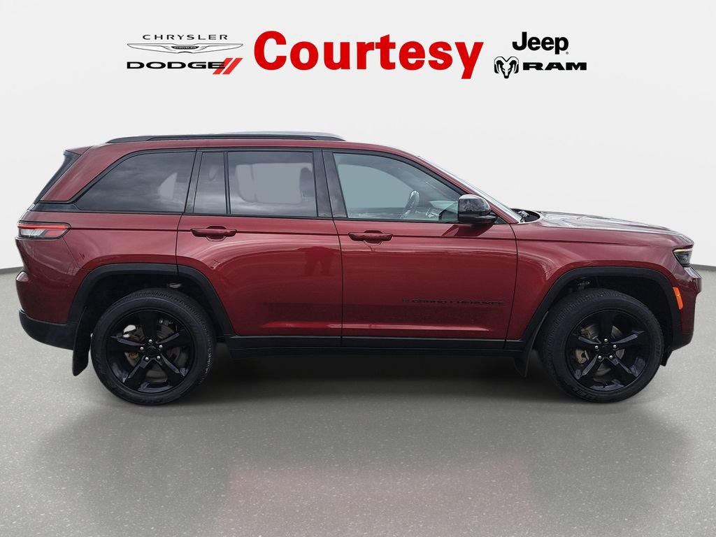 Certified 2023 Jeep Grand Cherokee Altitude AWD/4WD image 4