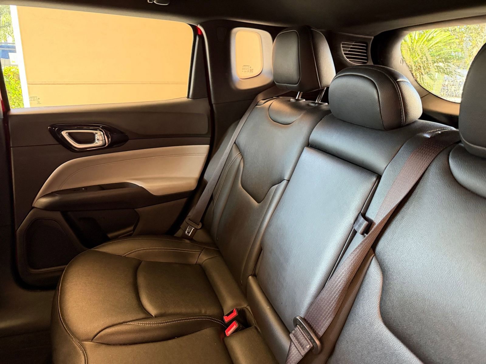 Used 2025 Jeep Compass Limited image 33