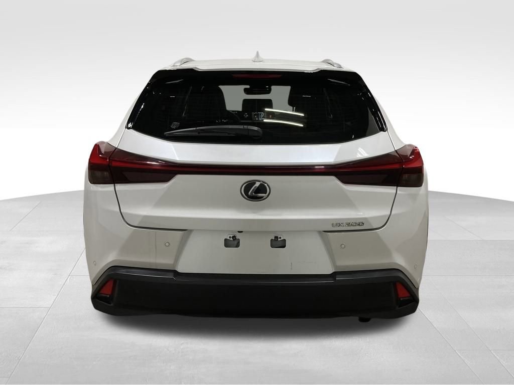 Used 2019 Lexus UX 200 image 4