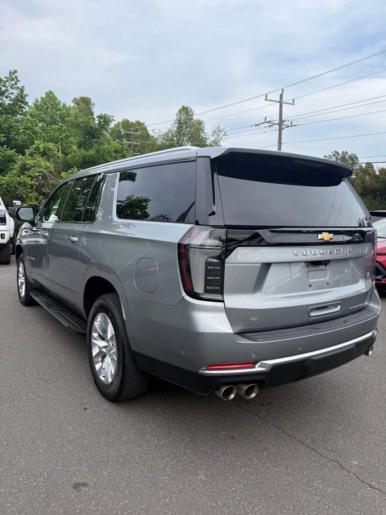 Used 2025 Chevrolet Suburban Premier AWD/4WD image 6