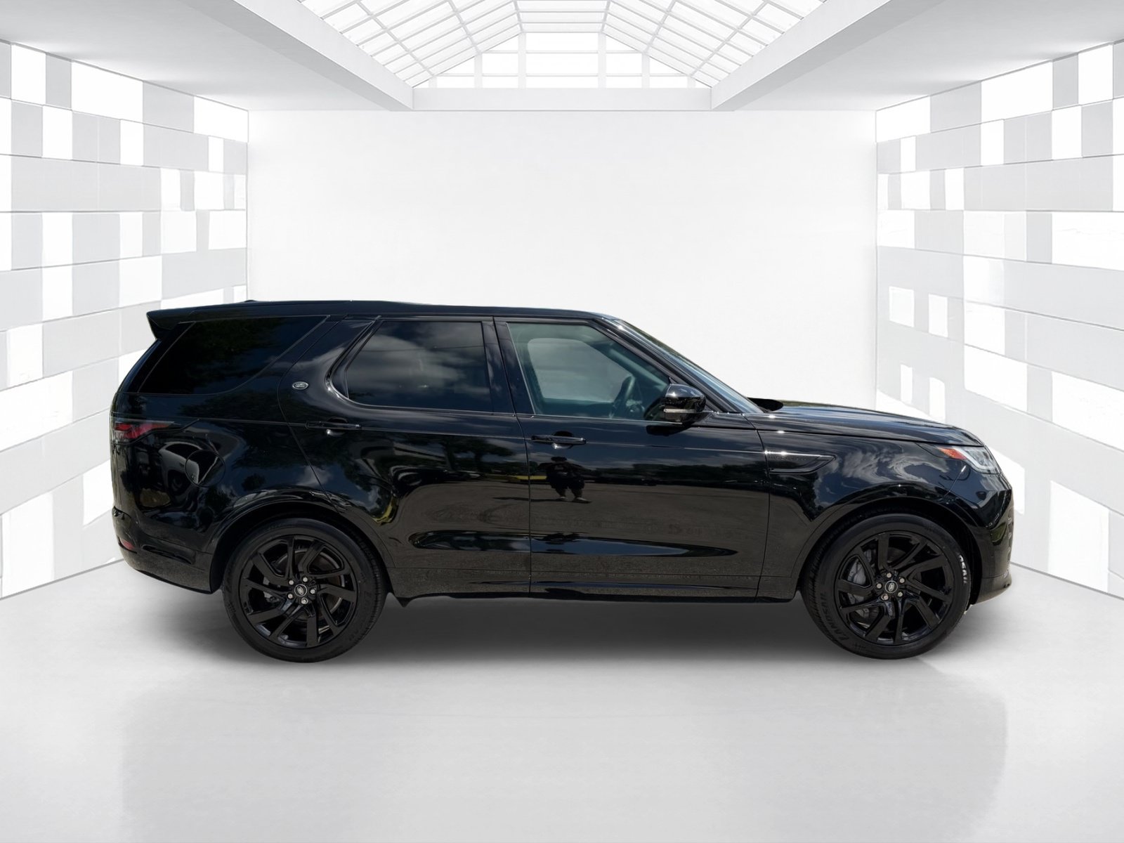 Used 2024 Land Rover Discovery Dynamic SE AWD/4WD image 8