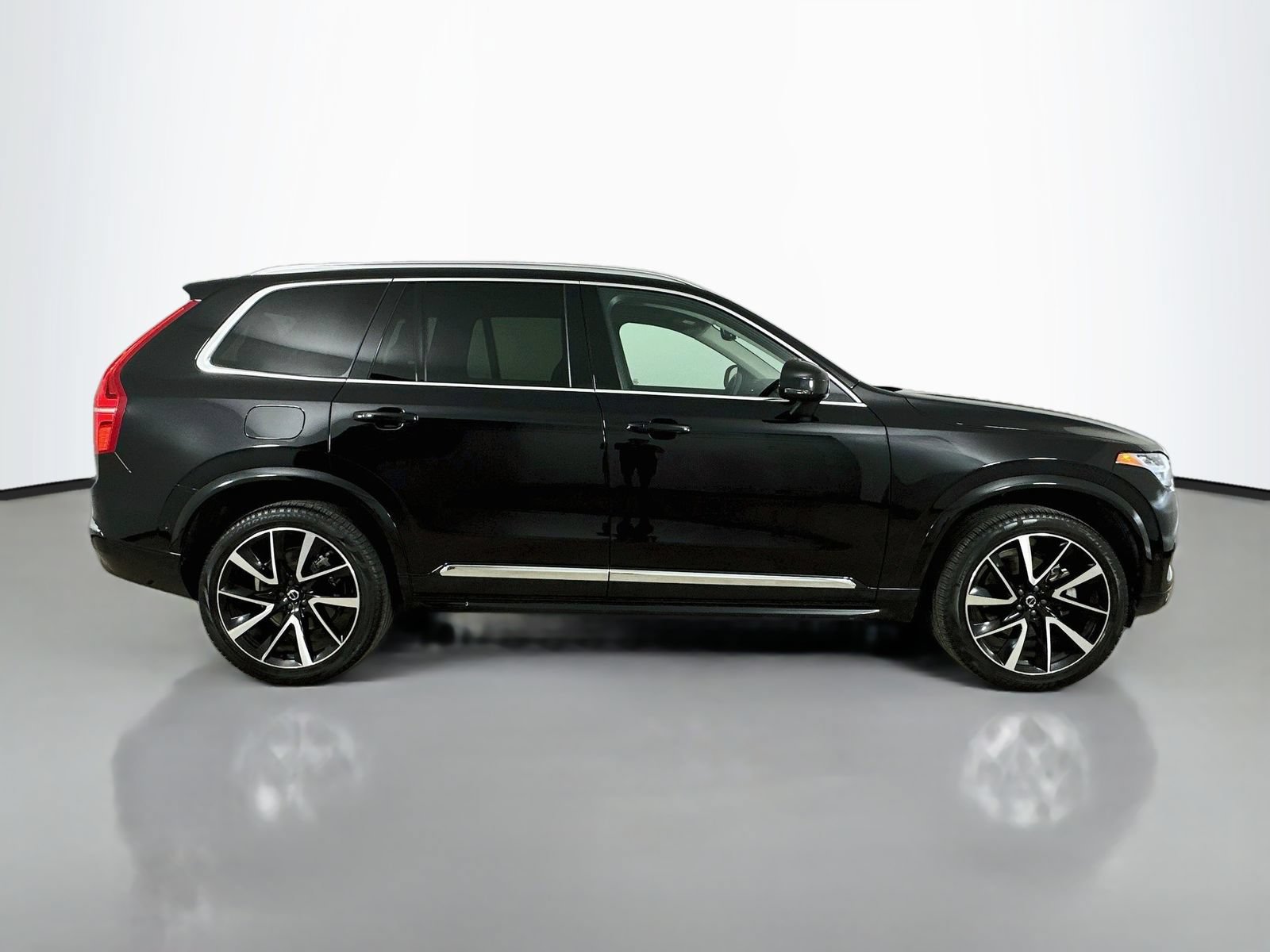 Used 2023 Volvo XC90 B6 Plus AWD/4WD image 4