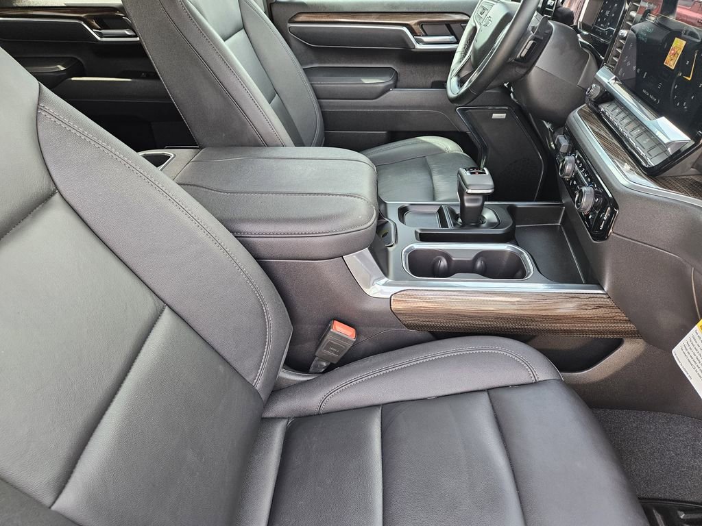 Used 2025 Chevrolet Silverado 1500 LT Trail Boss w/ Convenience Package II AWD/4WD image 19