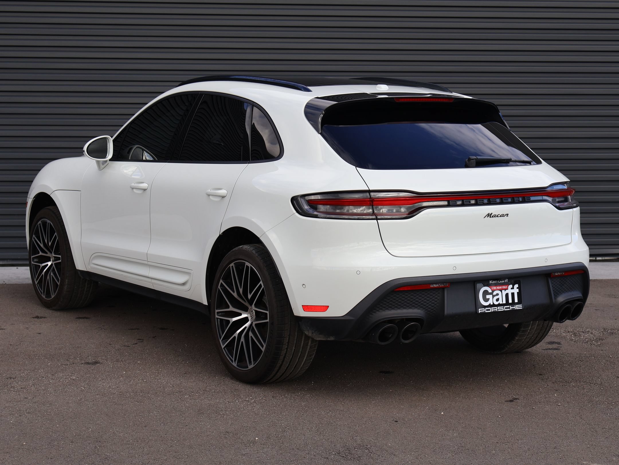 Used 2023 Porsche Macan AWD/4WD image 3