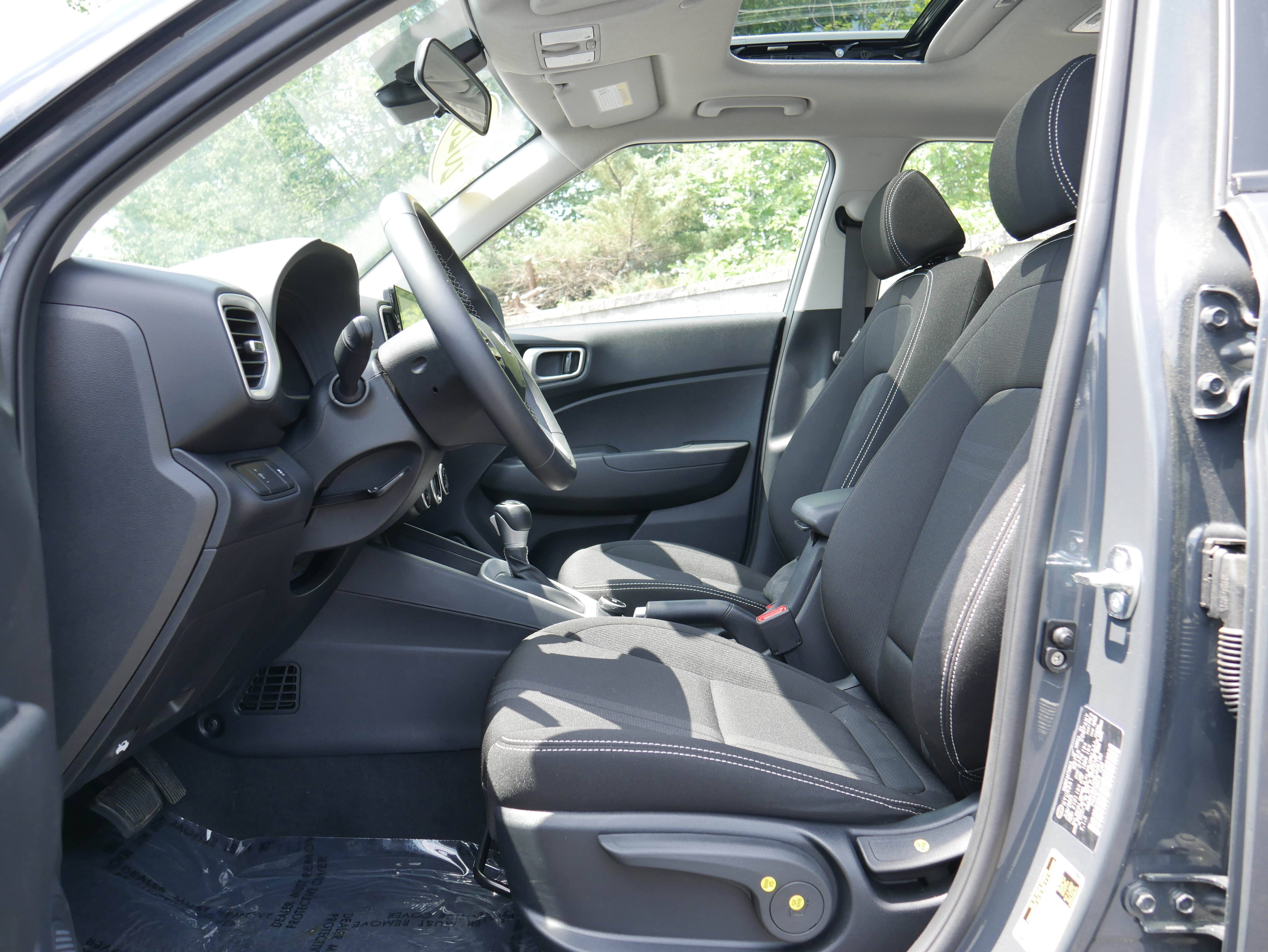 Used 2025 Hyundai Venue SEL FWD image 12