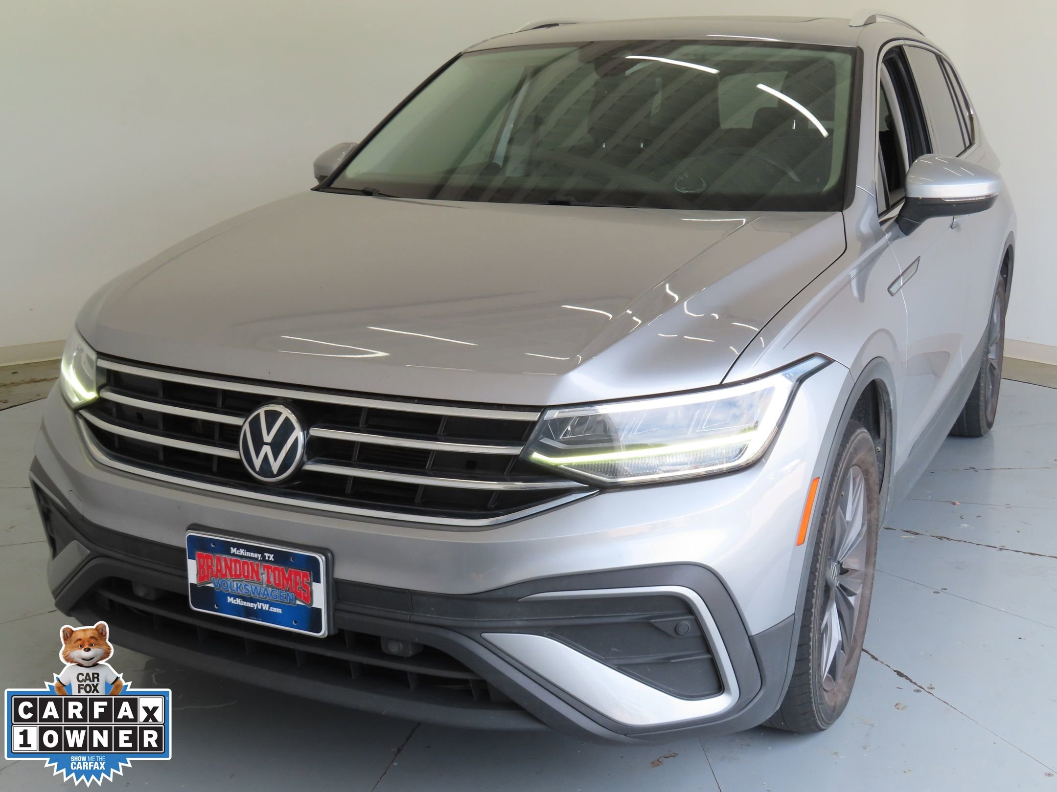 Used 2022 Volkswagen Tiguan SE w/ Panoramic Sunroof Package FWD image 7