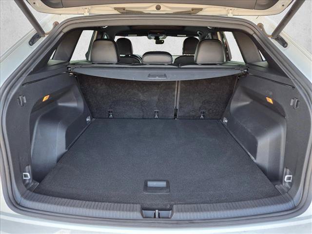 Used 2022 Volkswagen Atlas Cross Sport SEL R-Line w/ Cross Sport MDO Package AWD/4WD image 6